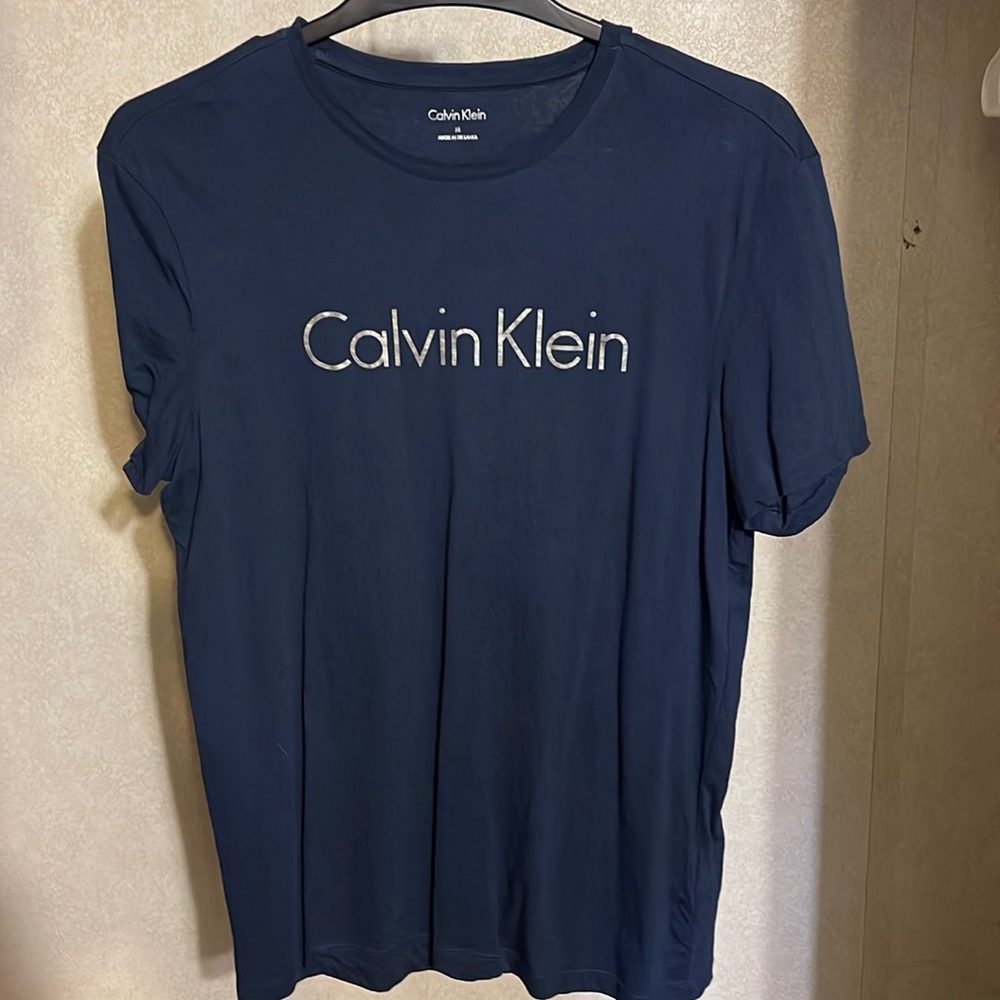 Calvin Klein T shirt